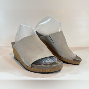 PAPILLIO Gray leather NAMICA Rivet Wedge Sandals size 8